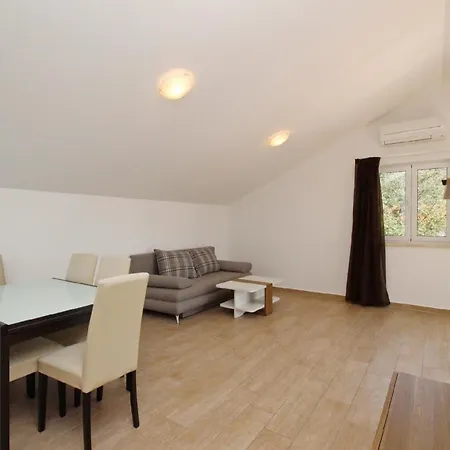 Apartman In Mit Terrasse - B59554 *
