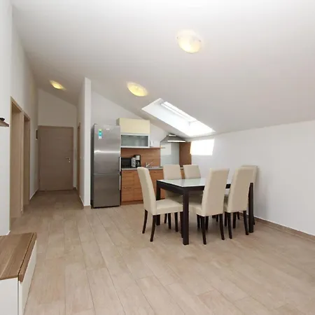 Apartman In Mit Terrasse - B59554 Baška